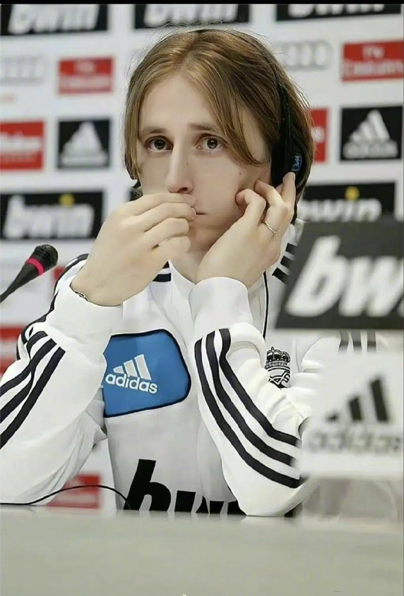 顶尖后卫的防守意识堪称恐怖，将防守的极致艺术展现得淋漓尽致！